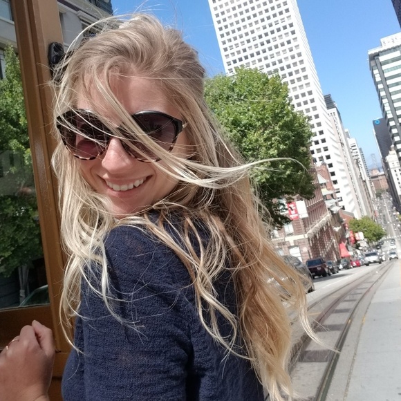 Meet your Posher, Becky♡ - Picture 5 of 5